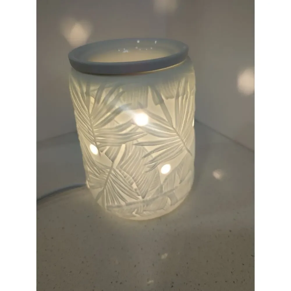 RETIRED Scentsy Jungle Canopy Fragrance Warmer Palm‎ Fronds And Banana Leaves.